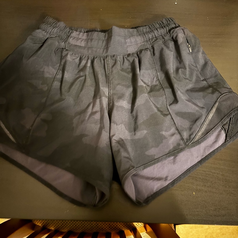 Lululemon hotty hot camo high rise 4in size 4